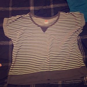 Selling 2x Hanes shirt woman’s plus